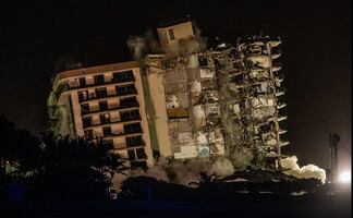 Critica AMLO demolición de edificio colapsado en Miami