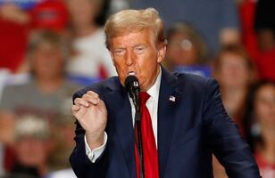 Donald Trump ha gastado 21 millones de dólares en transportar a migrantes a Guantánamo