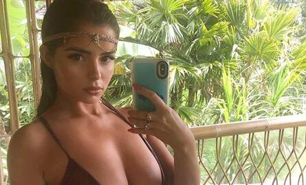 Demi Rose impacta con traje de baño de "serpiente" en Bali