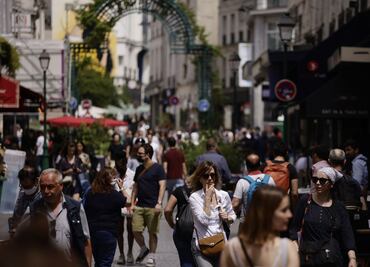 Francia pedirá certificado de vacunación para ir a restaurantes
