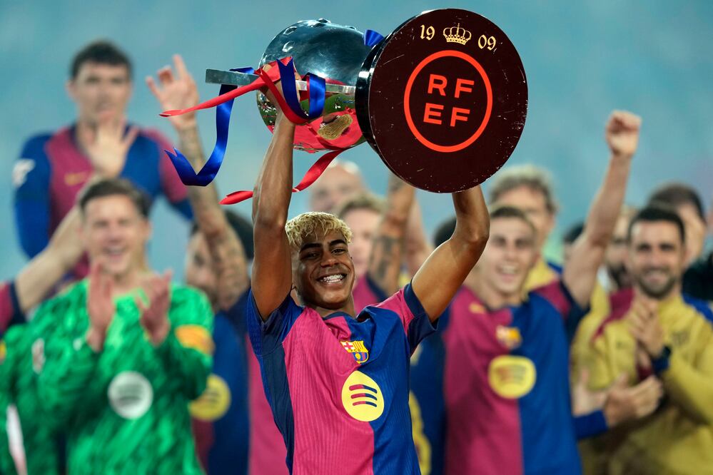 Lamine Yamal amplía con el Barça hasta 2031 por 17 M$ anuales FOTO: EFE/ Enric Fontcuberta