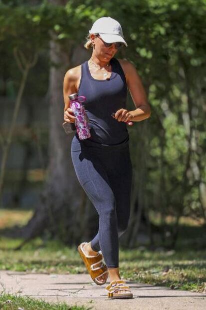 Scarlett Johansson presume cuerpazo en leggings y rostro sin maquillaje