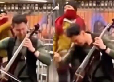 Mujer golpea a músico con botella de metal en el metro de Nueva York; pese a video se declara inocente