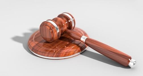 ¿Cuáles son los requisitos para ser jurado en EU?