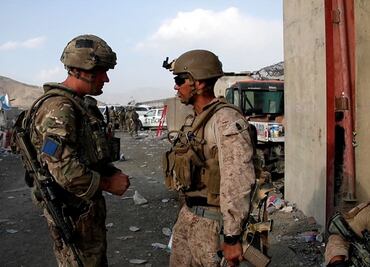 Estadounidenses y civiles, entre víctimas por explosión en aeropuerto de Kabul