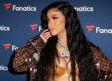 El bikini azul de lujo que Cardi B presumió en Instagram