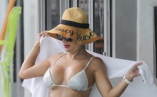 Ninel Conde rompe el internet con sesión en diminuto bikini de lujo