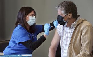 California y otros estados que mantienen el uso de cubrebocas 