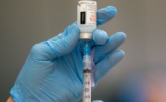 ¿Las personas alérgicas deben recibir la vacuna contra Covid-19?