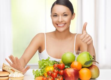 Alimentos que debes evitar si sufres de colesterol alto, según Harvard