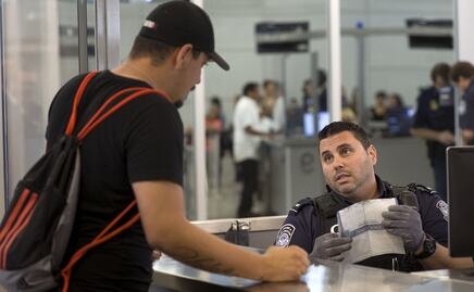 ¿Cómo es la entrevista con un oficial de migración al llegar a EU en pandemia?