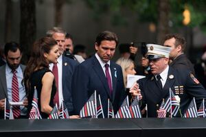 Con nuevo monumento recuerdan en Florida el aniversario 22 de los atentados del 11-S