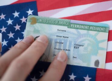 ¿Quieres la Green Card? EU relaja términos sobre "Carga Pública" para inmigrantes