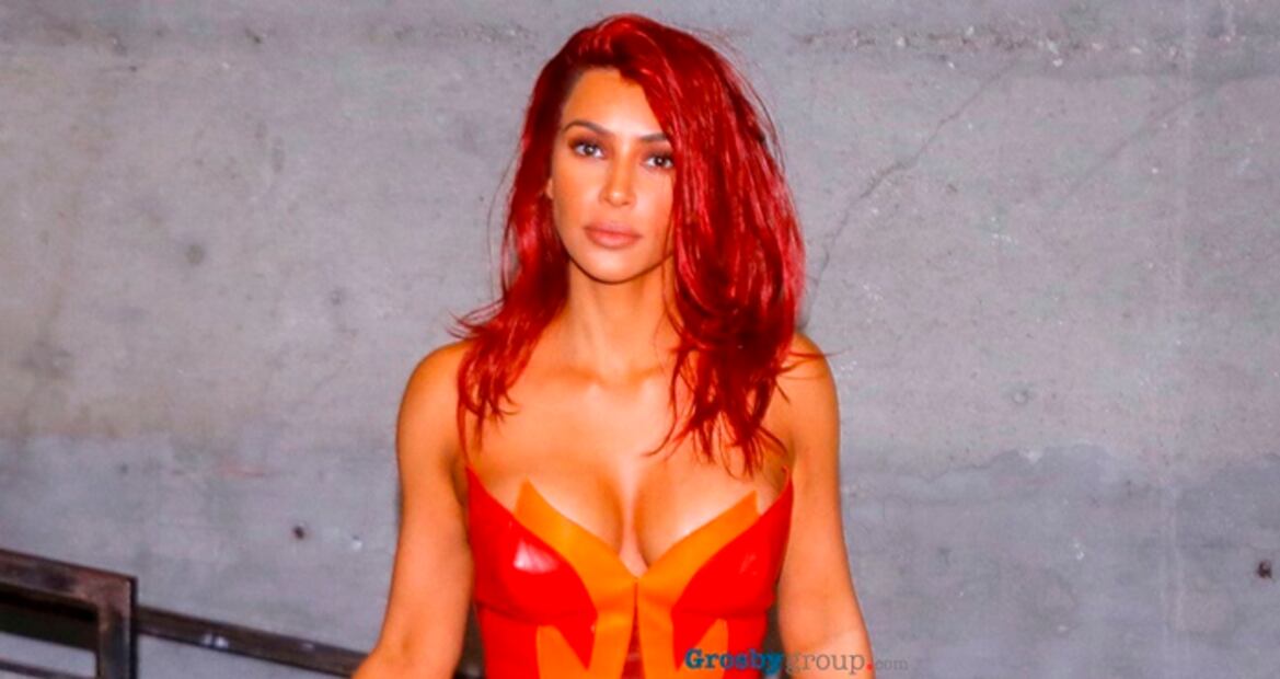 Kim Kardashian presume curvas con sexy jumpsuit