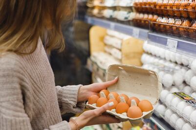 Los CDC alertan por “riesgo grave” de infección por salmonella en huevos 