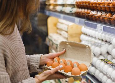 Los CDC alertan por “riesgo grave” de infección por salmonella en huevos