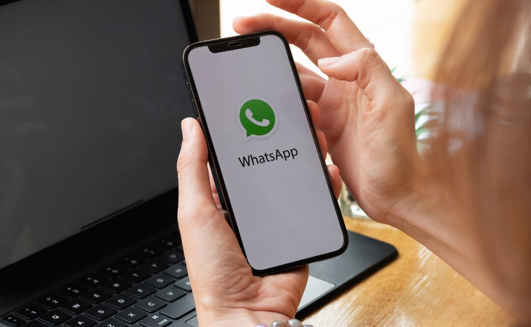 ¿Cómo poner contraseña a WhatsApp para que nadie vea los mensajes? Foto: Canva