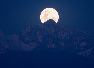 50 años después, Estados Unidos programa regreso a la Luna en enero