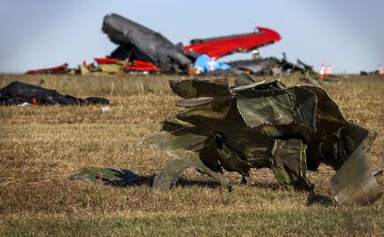 Identifican a las 6 víctimas del choque de aviones en show aéreo de Dallas