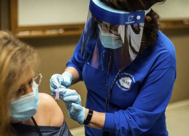 Descartan que vacuna de Pfizer aumente riesgo cardíaco en mayores de 75