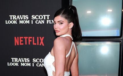 Kylie Jenner deslumbra con minivestido azul en sesión 