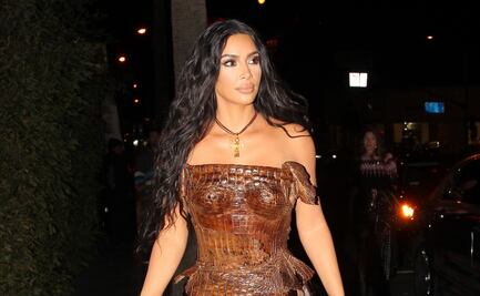 Kim Kardashian deslumbra Instagram con ‘bustier’ morado 