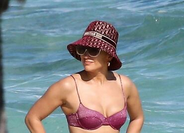 El bikini amarillo que lució Jennifer López en yate de 130 mdd